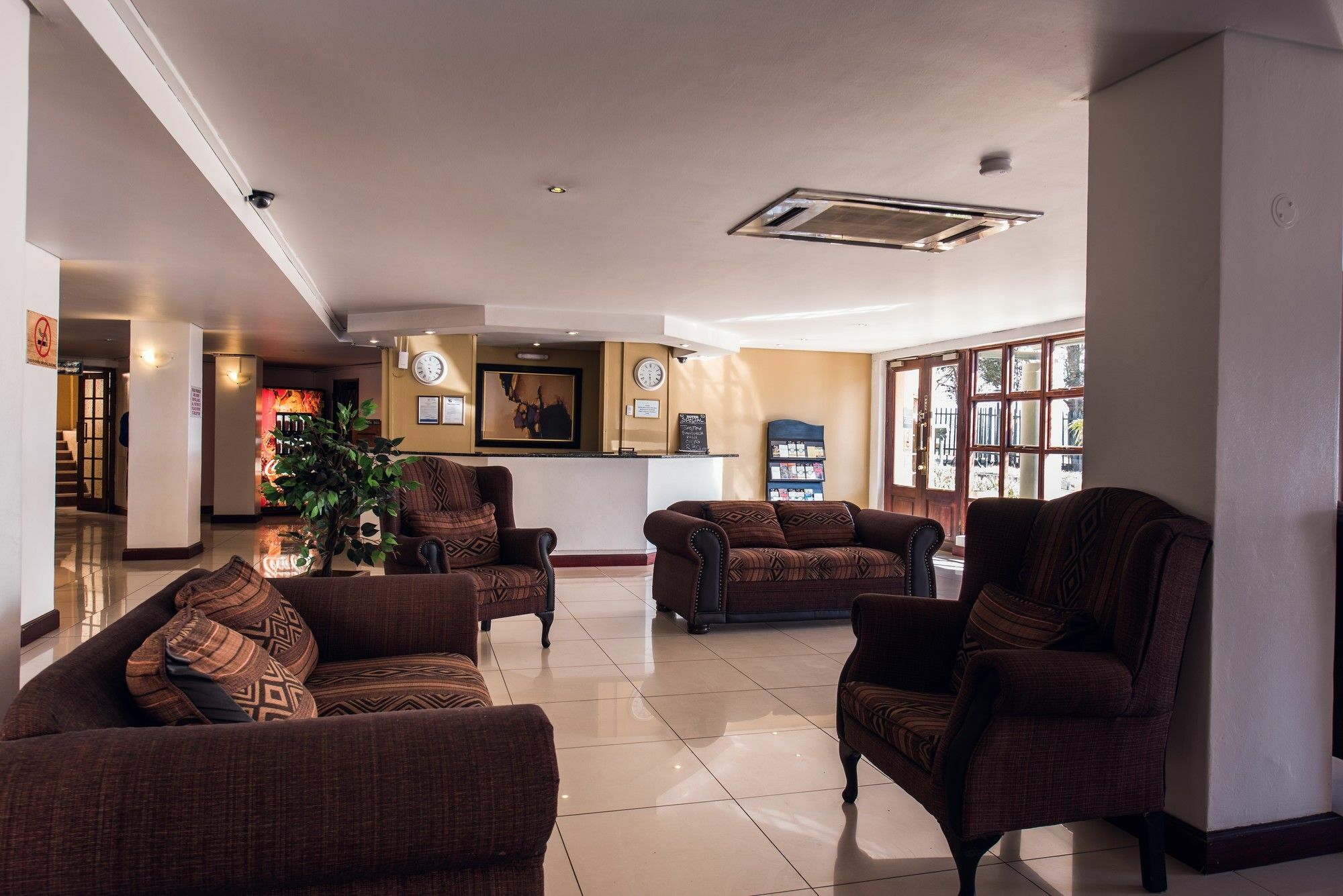 Airport Inn Executive Suites Kempton Park Exterior photo